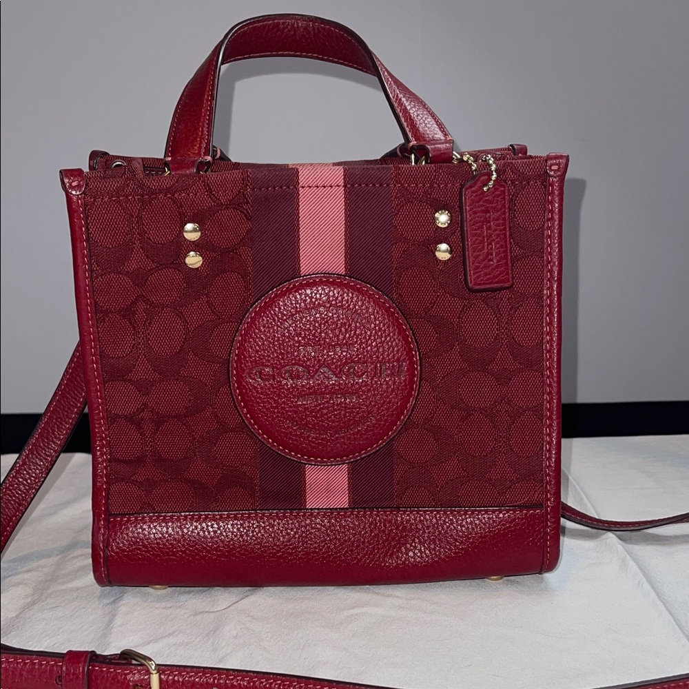 Coach K2211-C8417 Dempsey Tote 22 Burgundy